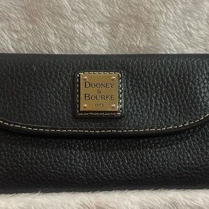 Authenticated Dooney & Bourke Pebble Grain Wallet